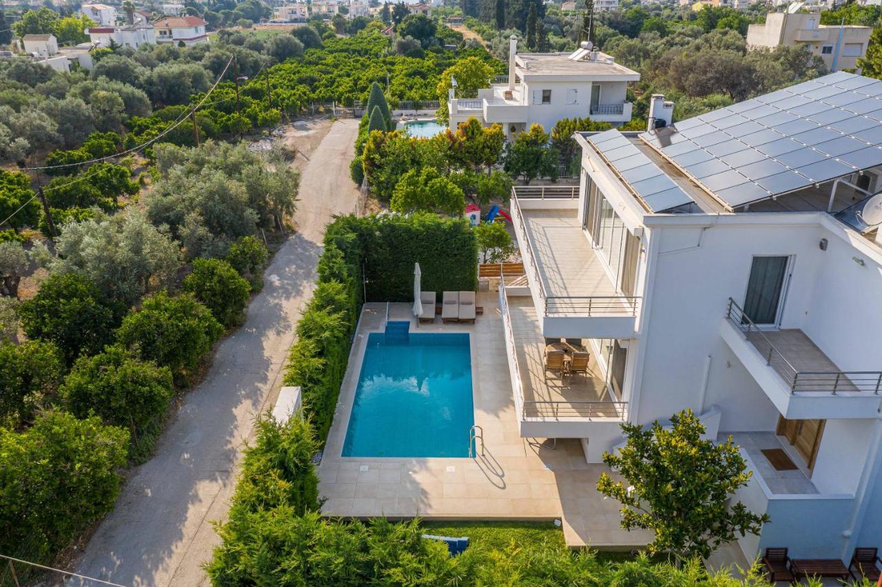 Luxury Villa Loutraki With Private Heated Pool Exterior foto